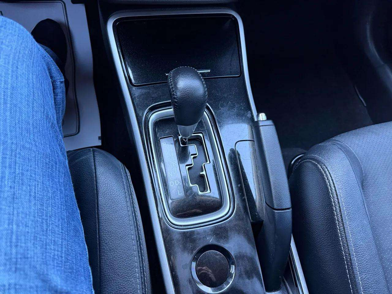 Mitsubishi Outlander SEL FWD 2017 Mitsubishi Outlander SEL FWD 2017