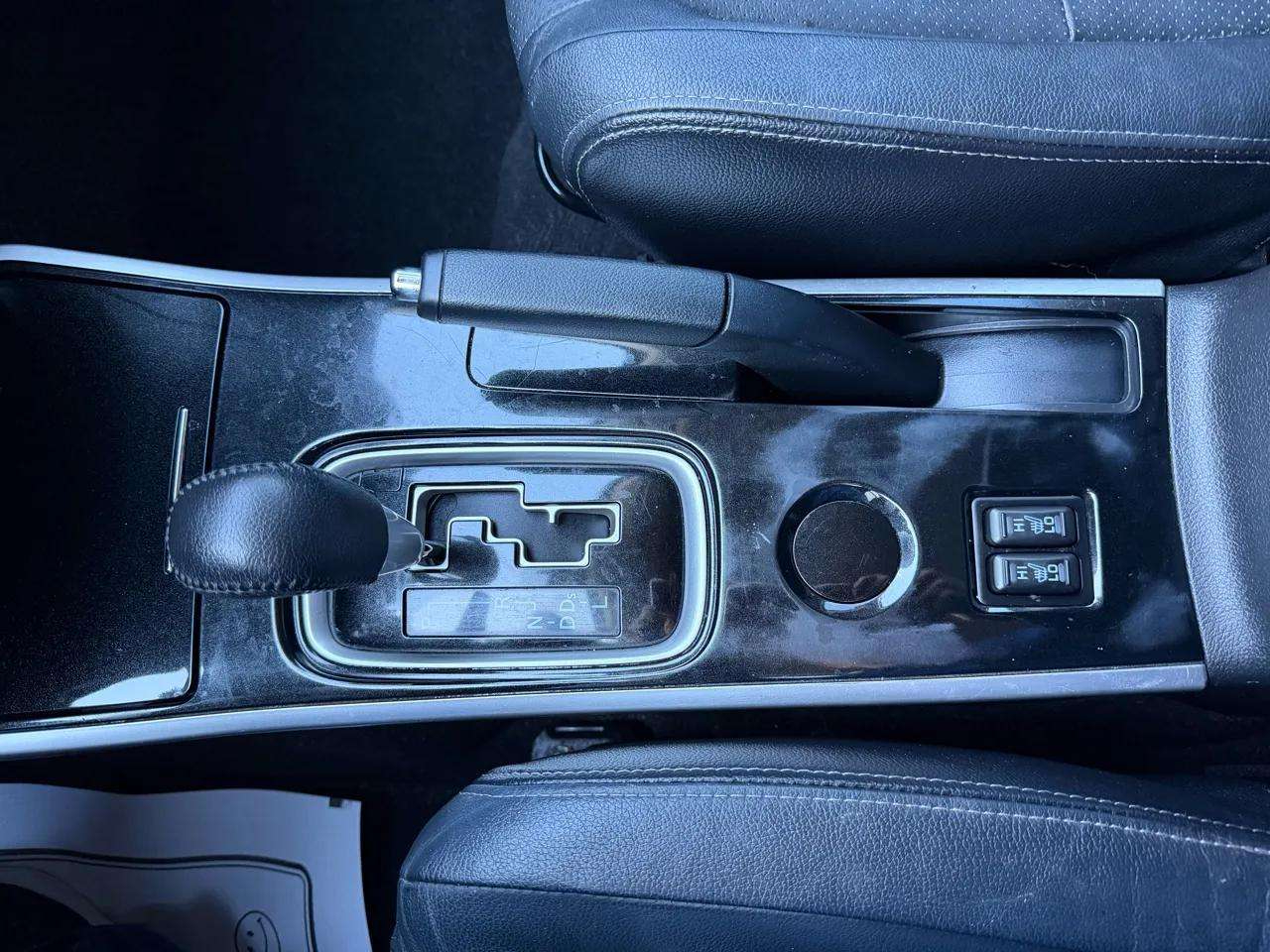 Mitsubishi Outlander SEL FWD 2017 Mitsubishi Outlander SEL FWD 2017