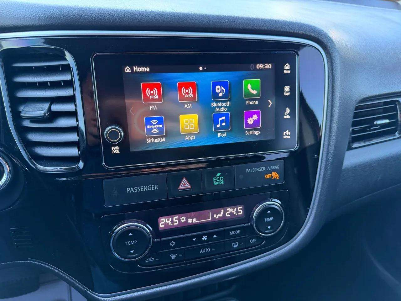 Mitsubishi Outlander SEL FWD 2017 Mitsubishi Outlander SEL FWD 2017