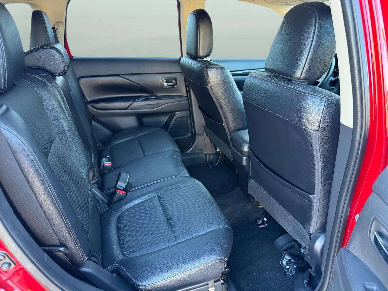 Mitsubishi Outlander SEL FWD 2017 Mitsubishi Outlander SEL FWD 2017