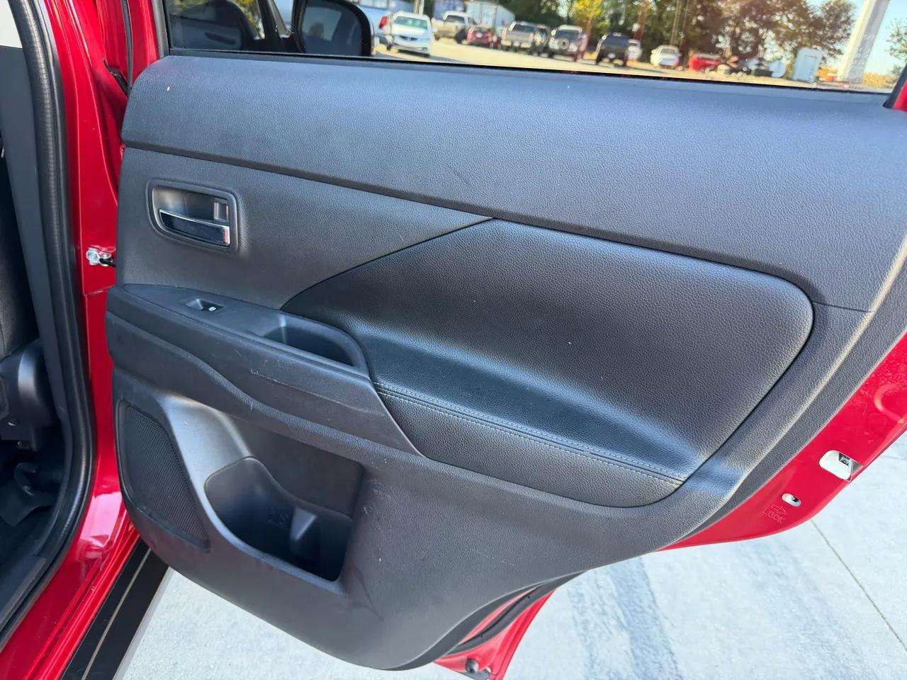 Mitsubishi Outlander SEL FWD 2017 Mitsubishi Outlander SEL FWD 2017