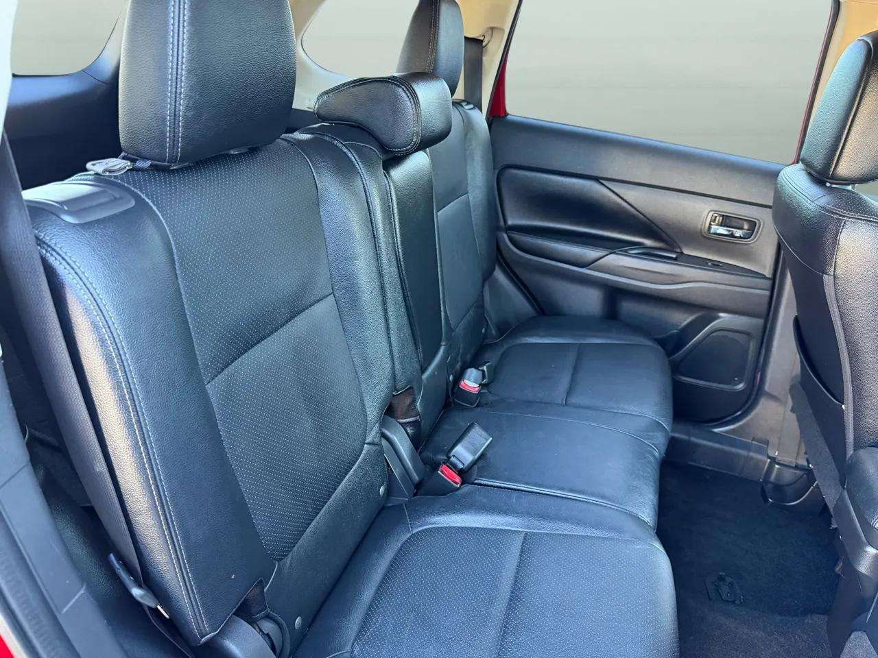 Mitsubishi Outlander SEL FWD 2017 Mitsubishi Outlander SEL FWD 2017