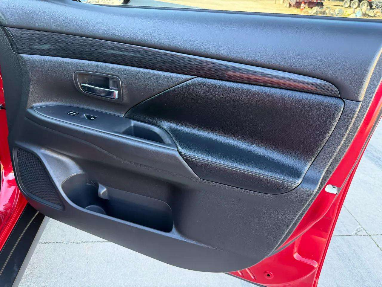 Mitsubishi Outlander SEL FWD 2017 Mitsubishi Outlander SEL FWD 2017