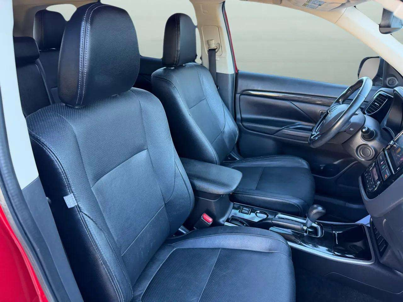 Mitsubishi Outlander SEL FWD 2017 Mitsubishi Outlander SEL FWD 2017