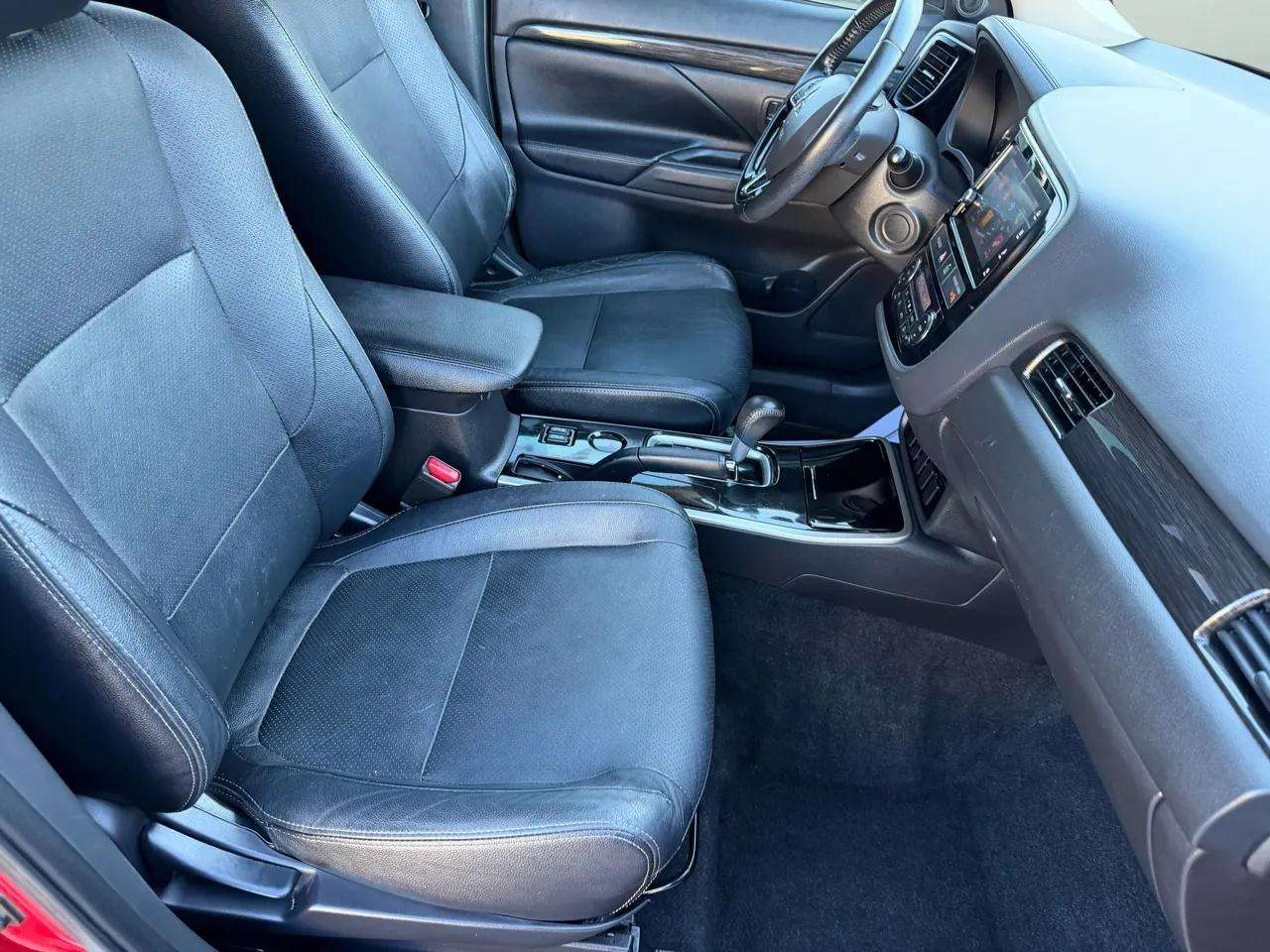 Mitsubishi Outlander SEL FWD 2017 Mitsubishi Outlander SEL FWD 2017