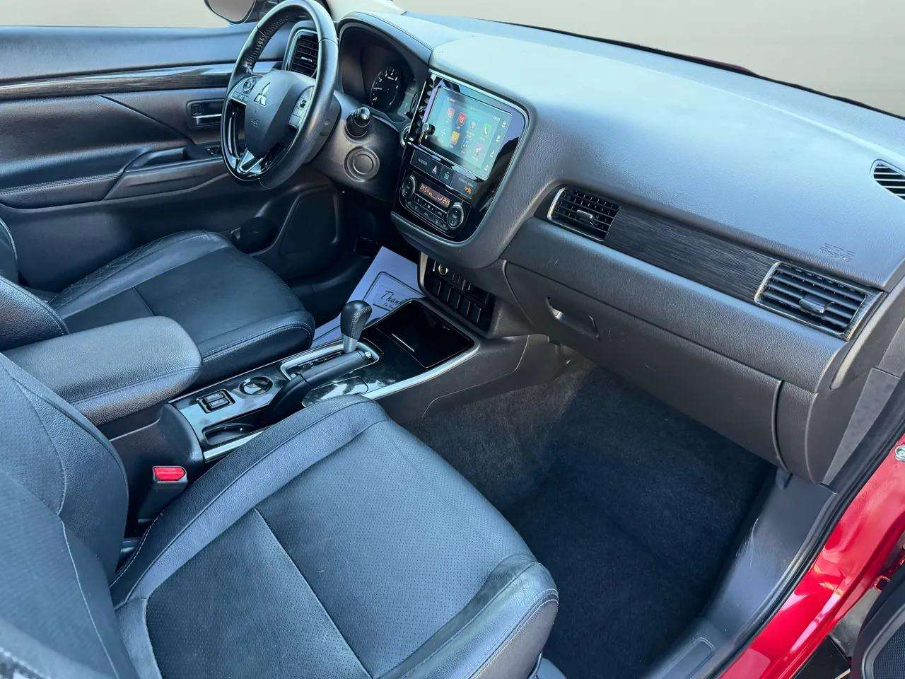 Mitsubishi Outlander SEL FWD 2017 Mitsubishi Outlander SEL FWD 2017