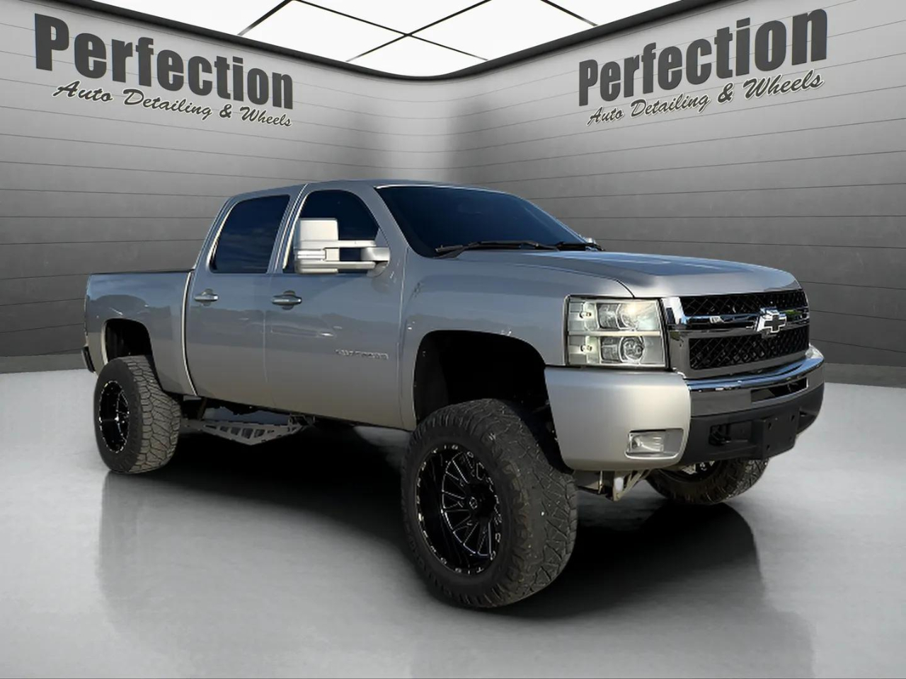 2011 Chevrolet Silverado 1500 4WD Crew Cab 143.5" LT