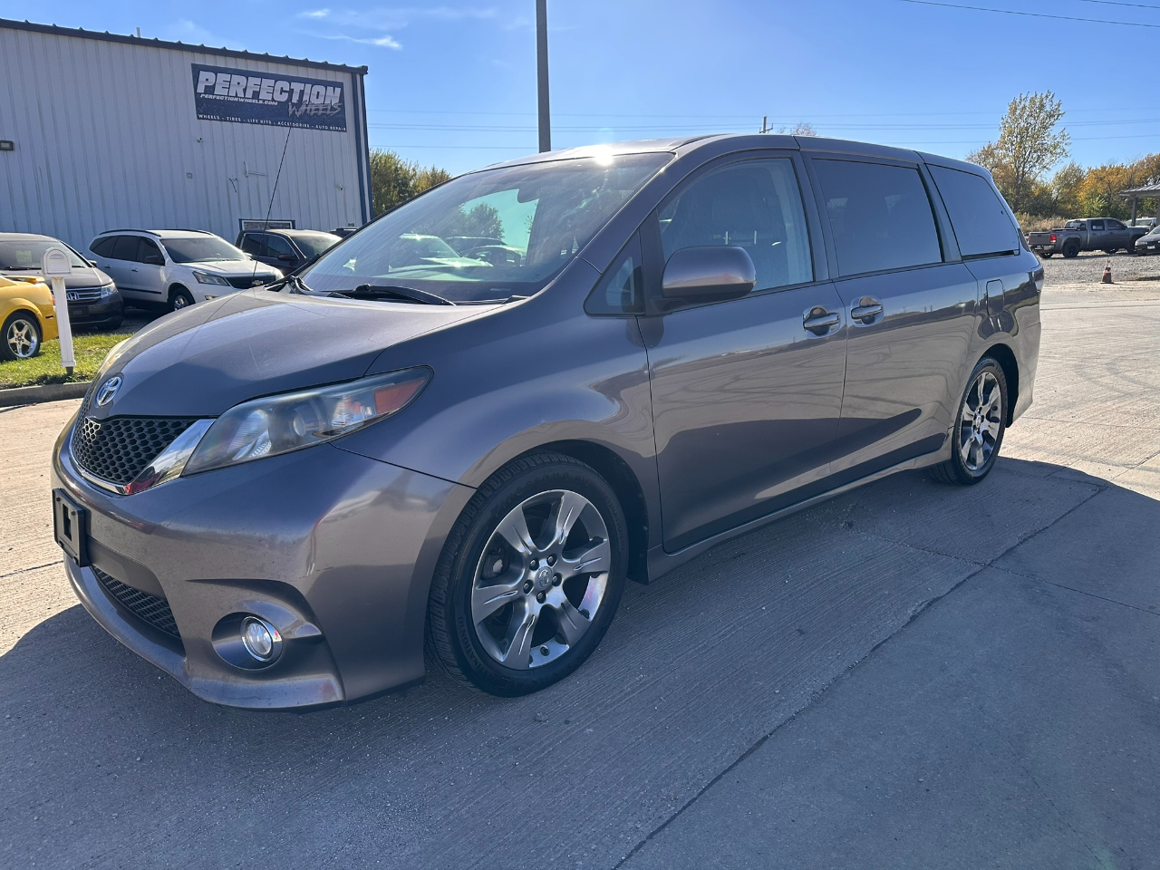 Toyota Sienna 5dr 8-Pass Van V6 SE FWD (Natl) 2011 Toyota Sienna 5dr 8-Pass Van V6 SE FWD (Natl) 2011