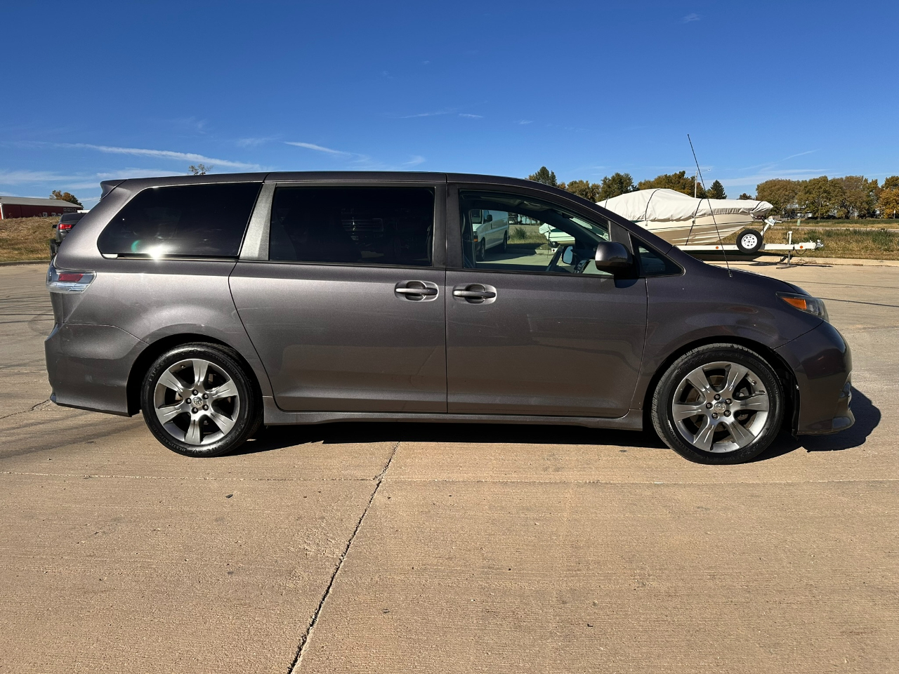 Toyota Sienna 5dr 8-Pass Van V6 SE FWD (Natl) 2011 Toyota Sienna 5dr 8-Pass Van V6 SE FWD (Natl) 2011