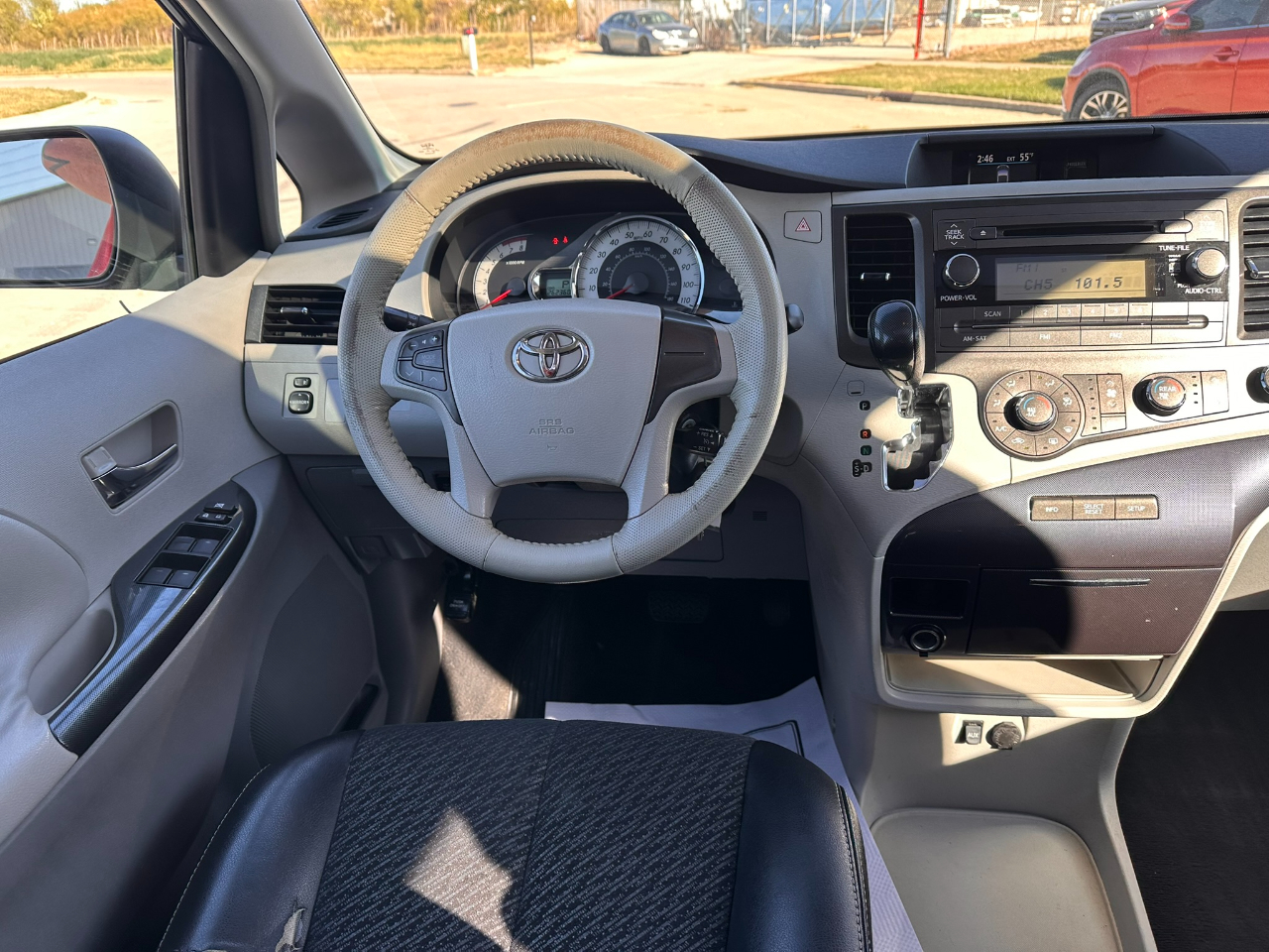 Toyota Sienna 5dr 8-Pass Van V6 SE FWD (Natl) 2011 Toyota Sienna 5dr 8-Pass Van V6 SE FWD (Natl) 2011