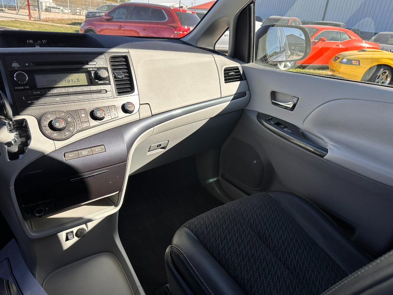 Toyota Sienna 5dr 8-Pass Van V6 SE FWD (Natl) 2011 Toyota Sienna 5dr 8-Pass Van V6 SE FWD (Natl) 2011