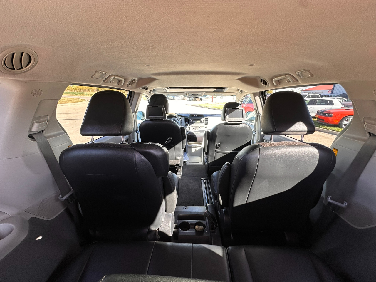 Toyota Sienna 5dr 8-Pass Van V6 SE FWD (Natl) 2011 Toyota Sienna 5dr 8-Pass Van V6 SE FWD (Natl) 2011