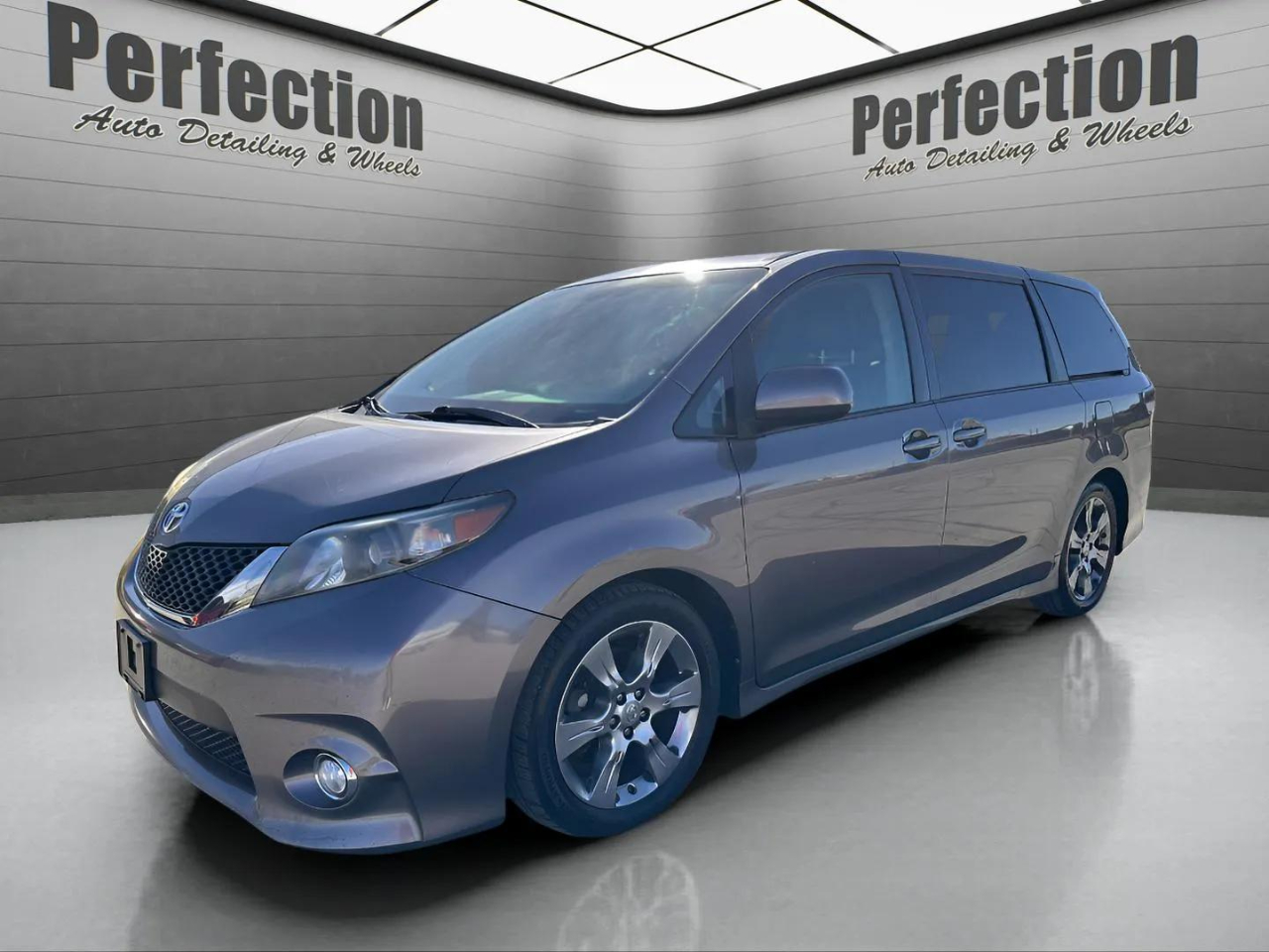 Toyota Sienna 5dr 8-Pass Van V6 SE FWD (Natl) 2011 Toyota Sienna 5dr 8-Pass Van V6 SE FWD (Natl) 2011