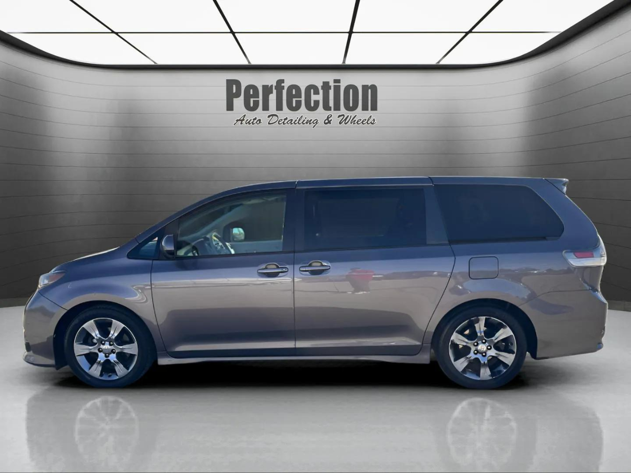 Toyota Sienna 5dr 8-Pass Van V6 SE FWD (Natl) 2011 Toyota Sienna 5dr 8-Pass Van V6 SE FWD (Natl) 2011