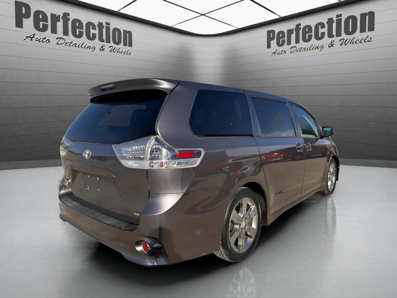 Toyota Sienna 5dr 8-Pass Van V6 SE FWD (Natl) 2011 Toyota Sienna 5dr 8-Pass Van V6 SE FWD (Natl) 2011