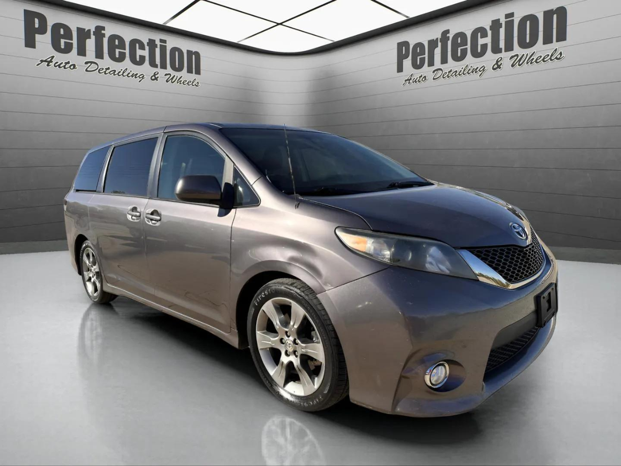Toyota Sienna 5dr 8-Pass Van V6 SE FWD (Natl) 2011 Toyota Sienna 5dr 8-Pass Van V6 SE FWD (Natl) 2011