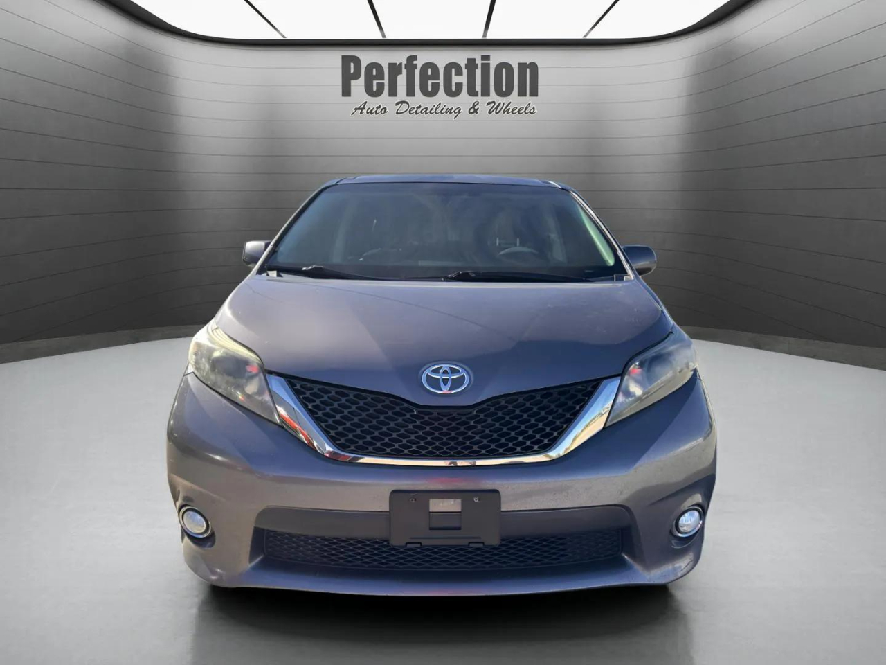 Toyota Sienna 5dr 8-Pass Van V6 SE FWD (Natl) 2011 Toyota Sienna 5dr 8-Pass Van V6 SE FWD (Natl) 2011