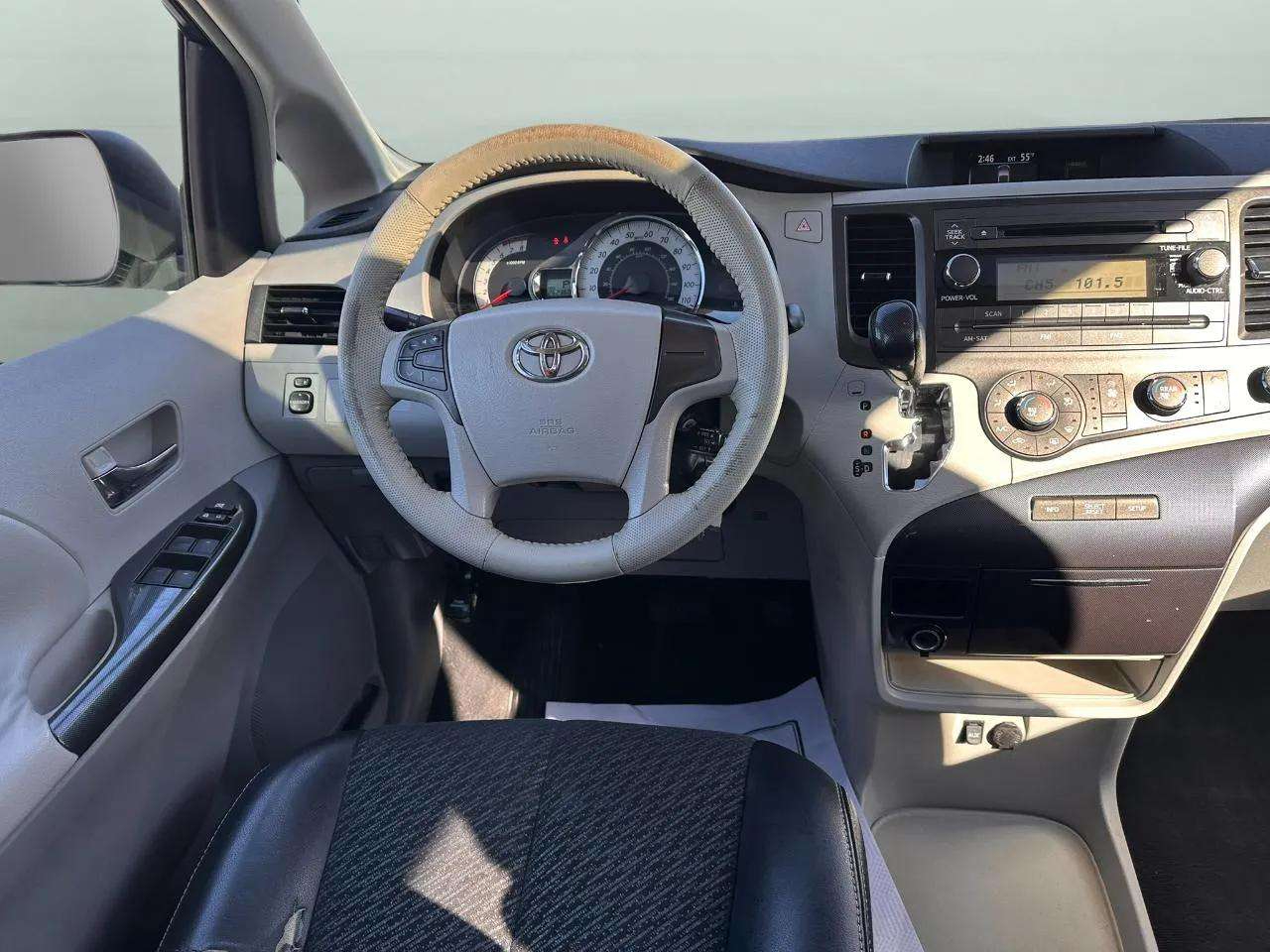 Toyota Sienna 5dr 8-Pass Van V6 SE FWD (Natl) 2011 Toyota Sienna 5dr 8-Pass Van V6 SE FWD (Natl) 2011