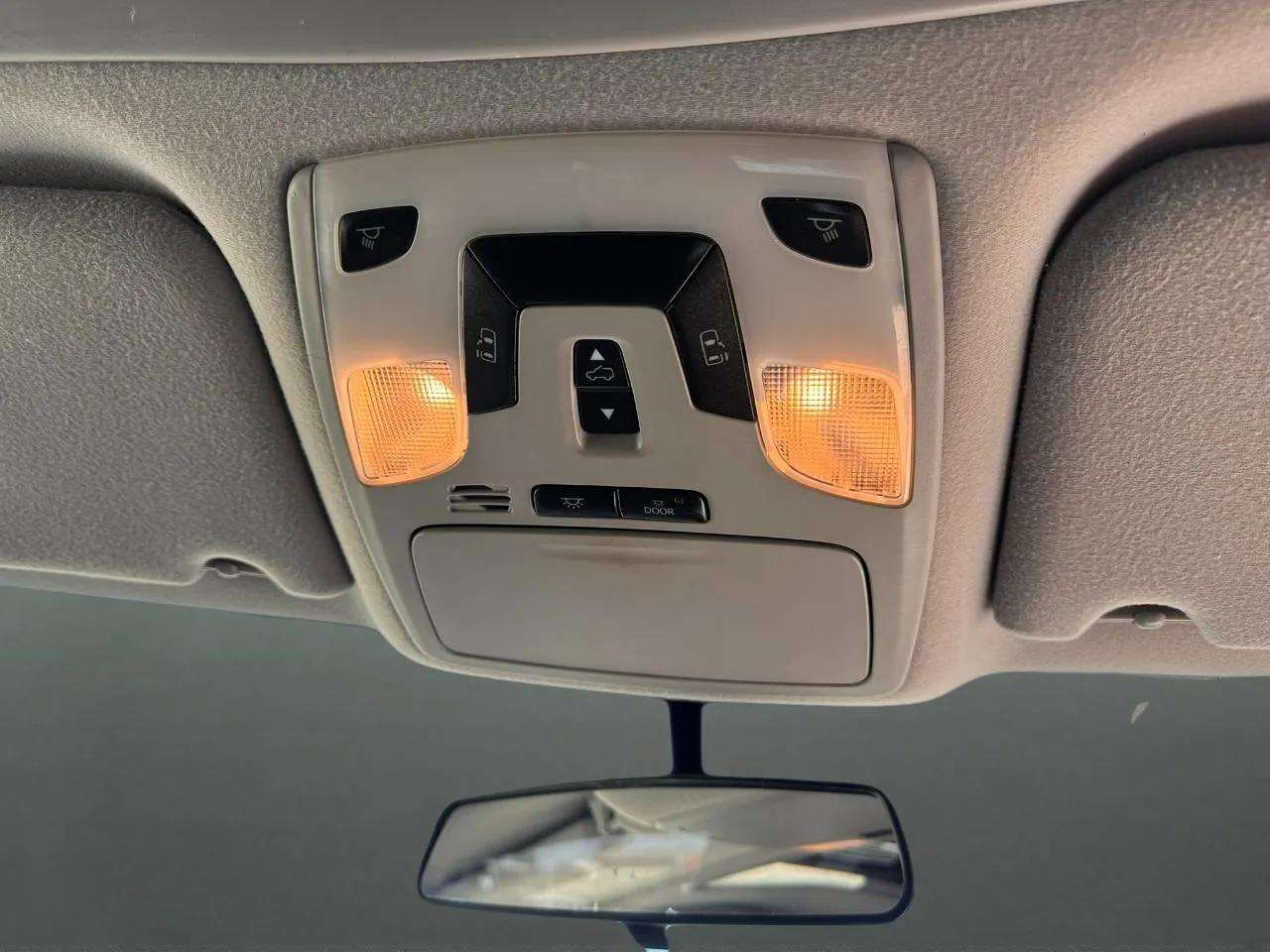 Toyota Sienna 5dr 8-Pass Van V6 SE FWD (Natl) 2011 Toyota Sienna 5dr 8-Pass Van V6 SE FWD (Natl) 2011