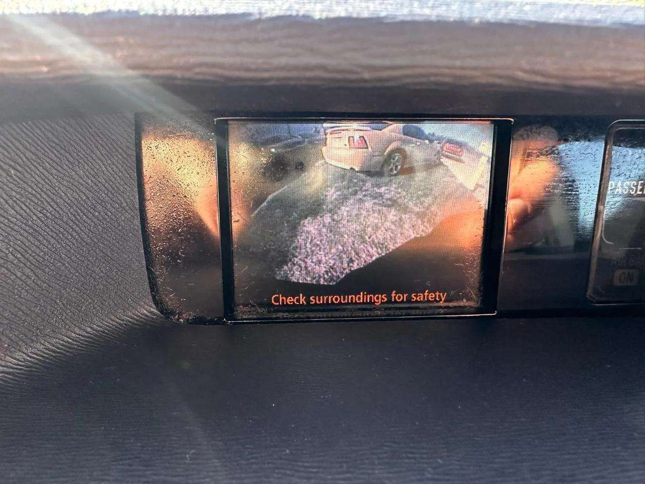 Toyota Sienna 5dr 8-Pass Van V6 SE FWD (Natl) 2011 Toyota Sienna 5dr 8-Pass Van V6 SE FWD (Natl) 2011