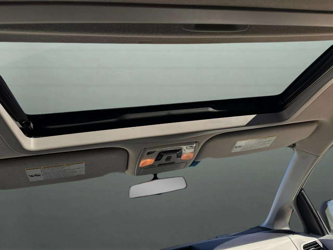 Toyota Sienna 5dr 8-Pass Van V6 SE FWD (Natl) 2011 Toyota Sienna 5dr 8-Pass Van V6 SE FWD (Natl) 2011