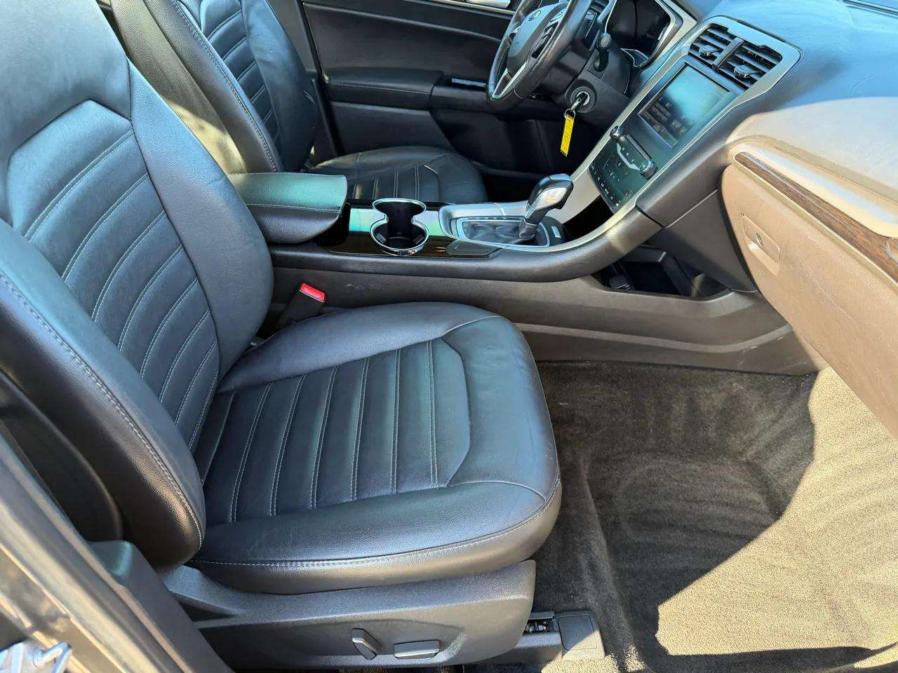 Ford Fusion 4dr Sdn SE FWD 2015