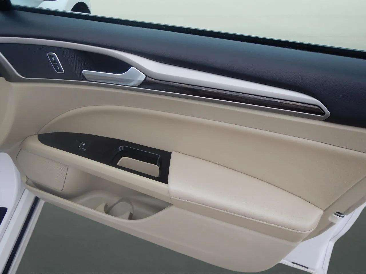 Ford Fusion 4dr Sdn SE FWD 2015