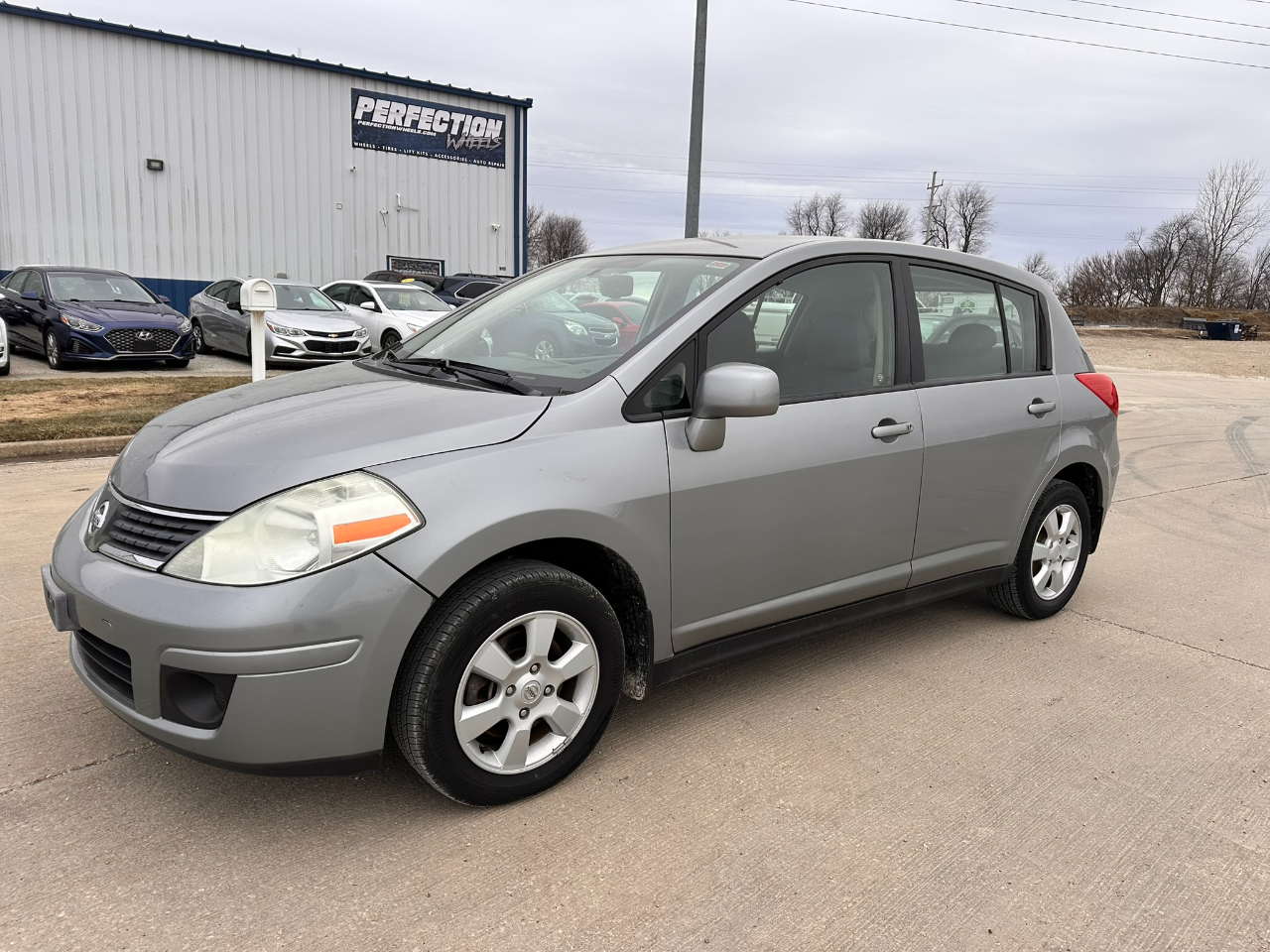 2009 Nissan Versa SL Hatchback
