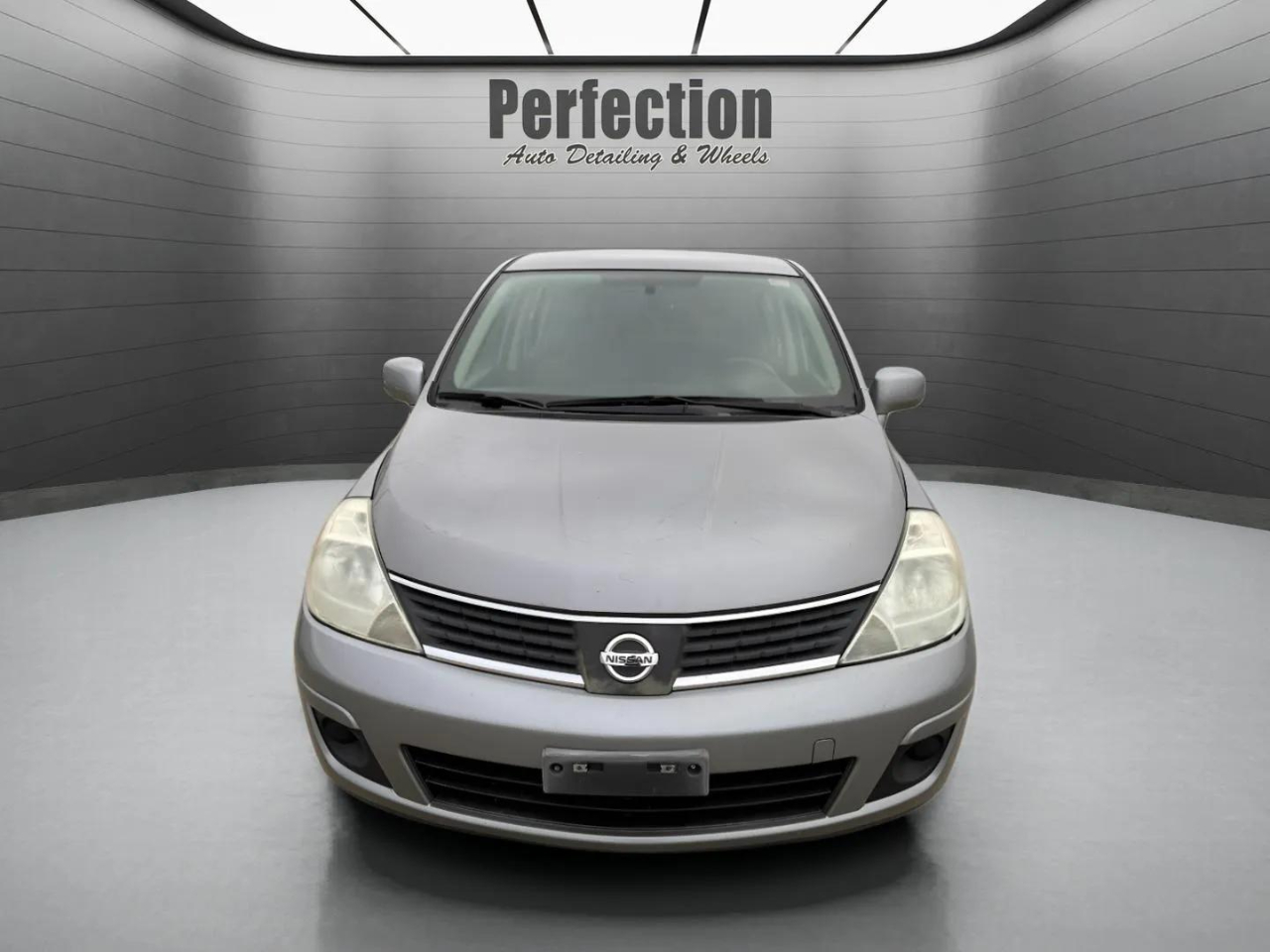 Nissan Versa 5dr HB I4 CVT 1.8 SL *Ltd Avail* 2009