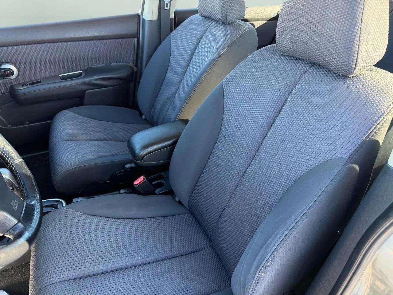 Nissan Versa 5dr HB I4 CVT 1.8 SL *Ltd Avail* 2009