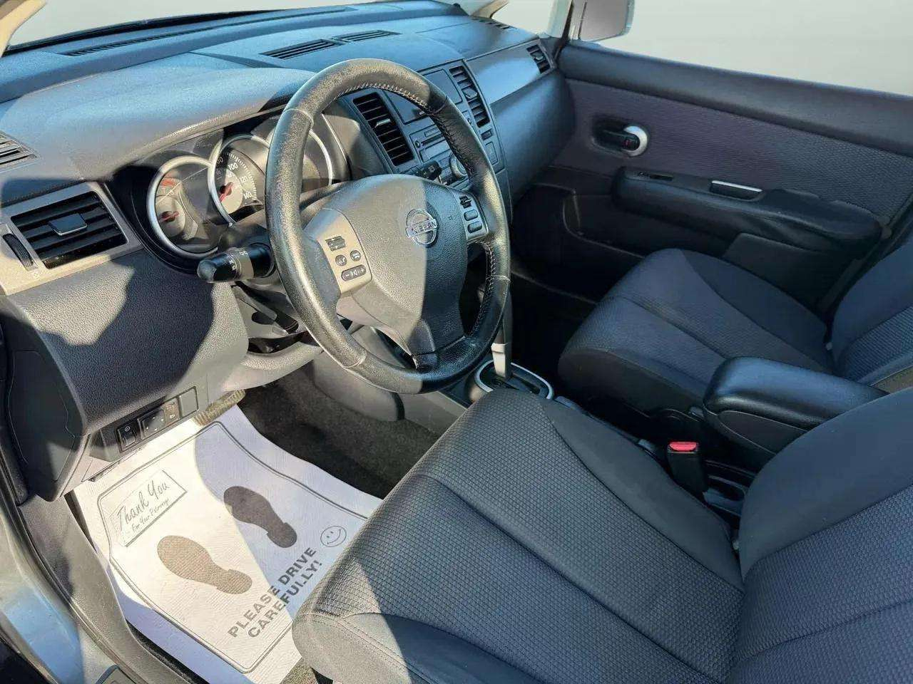 Nissan Versa 5dr HB I4 CVT 1.8 SL *Ltd Avail* 2009