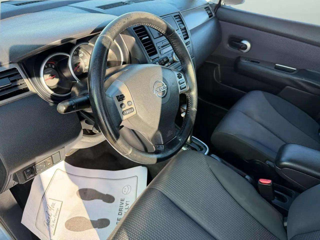 Nissan Versa 5dr HB I4 CVT 1.8 SL *Ltd Avail* 2009