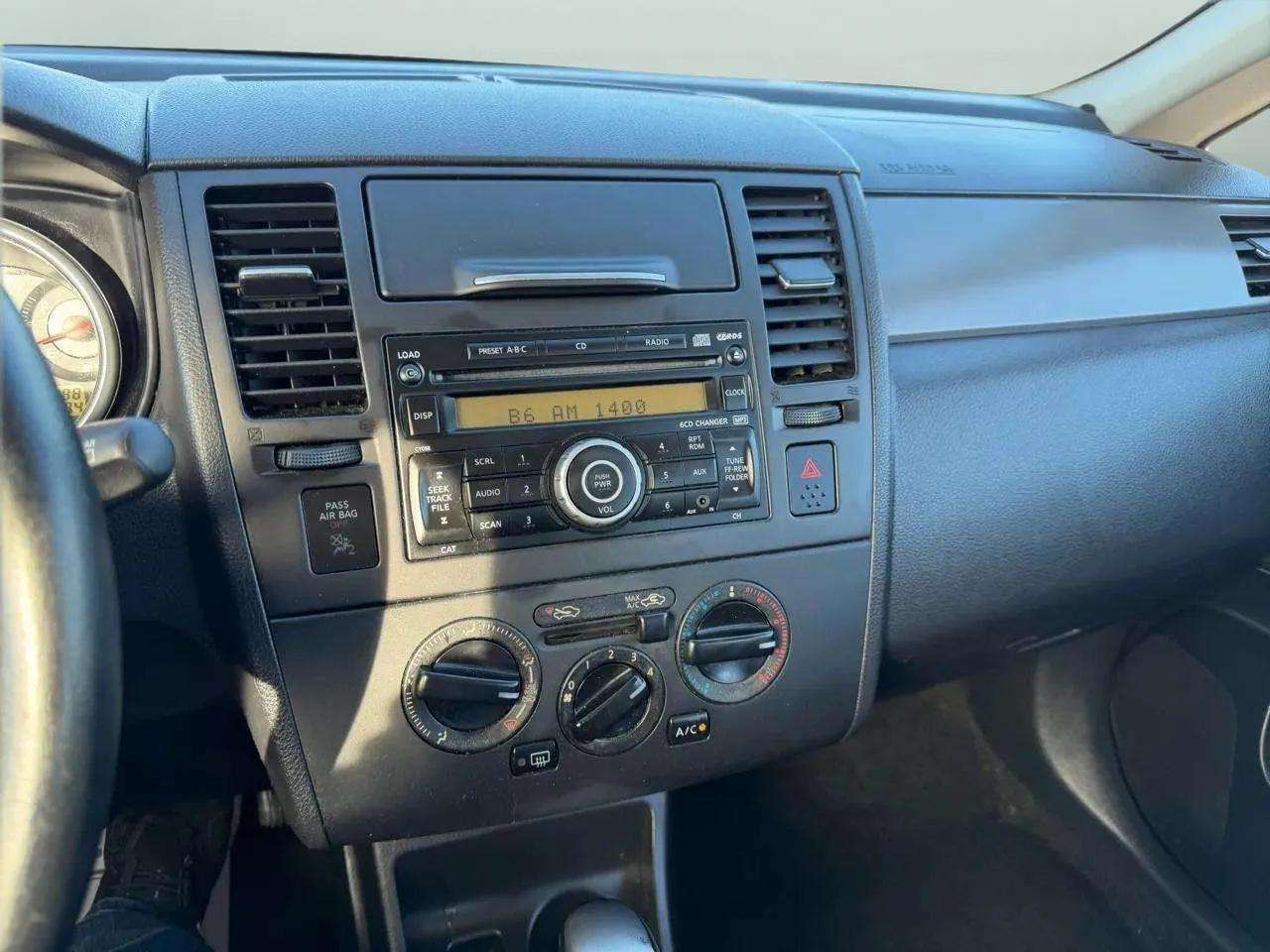 Nissan Versa 5dr HB I4 CVT 1.8 SL *Ltd Avail* 2009