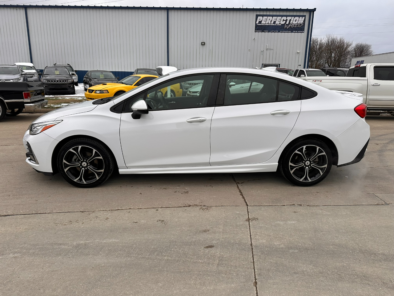 Chevrolet Cruze 4dr Sdn LT 2019