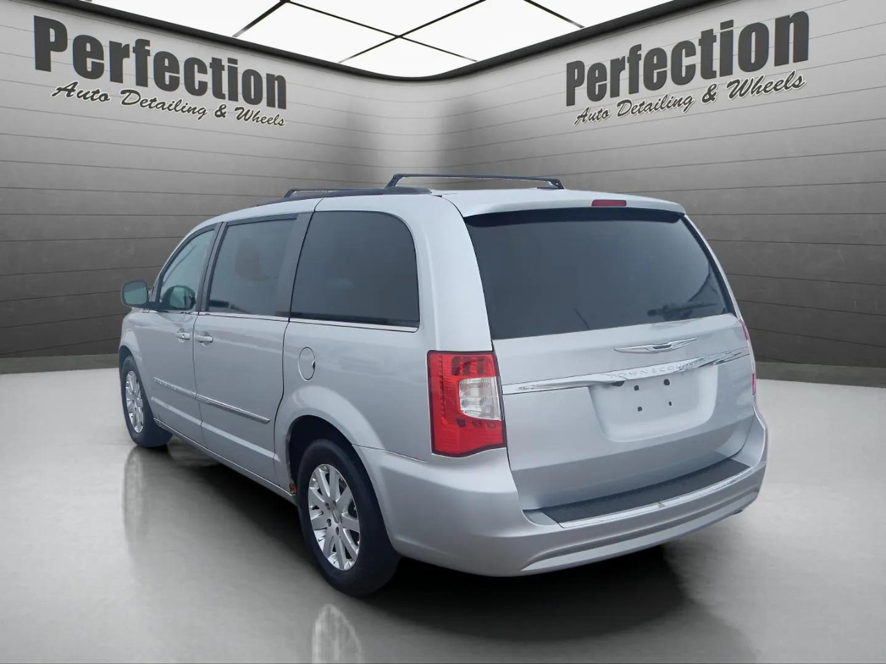 Chrysler Town & Country 4dr Wgn Touring-L 2011