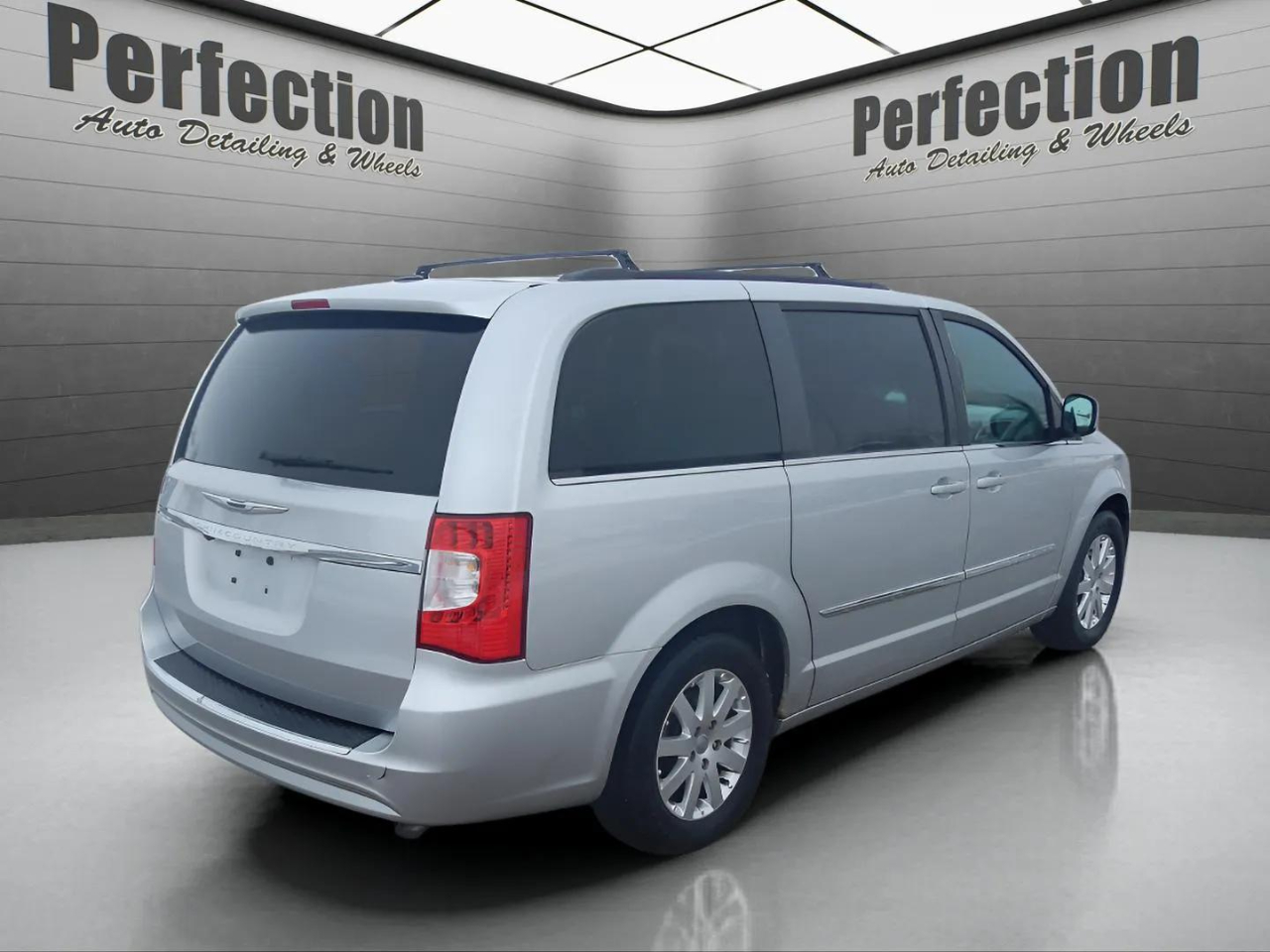 Chrysler Town & Country 4dr Wgn Touring-L 2011