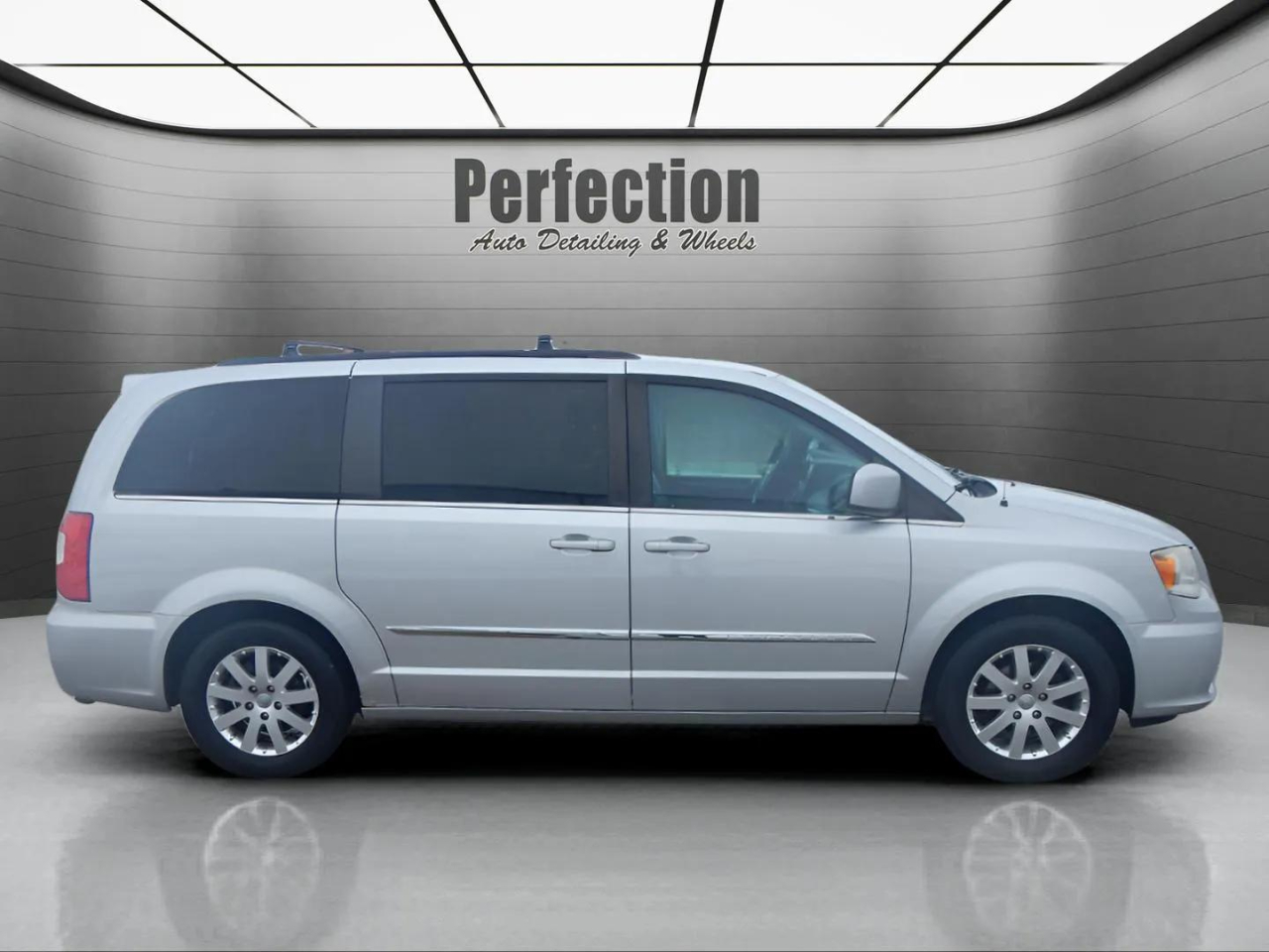 Chrysler Town & Country 4dr Wgn Touring-L 2011