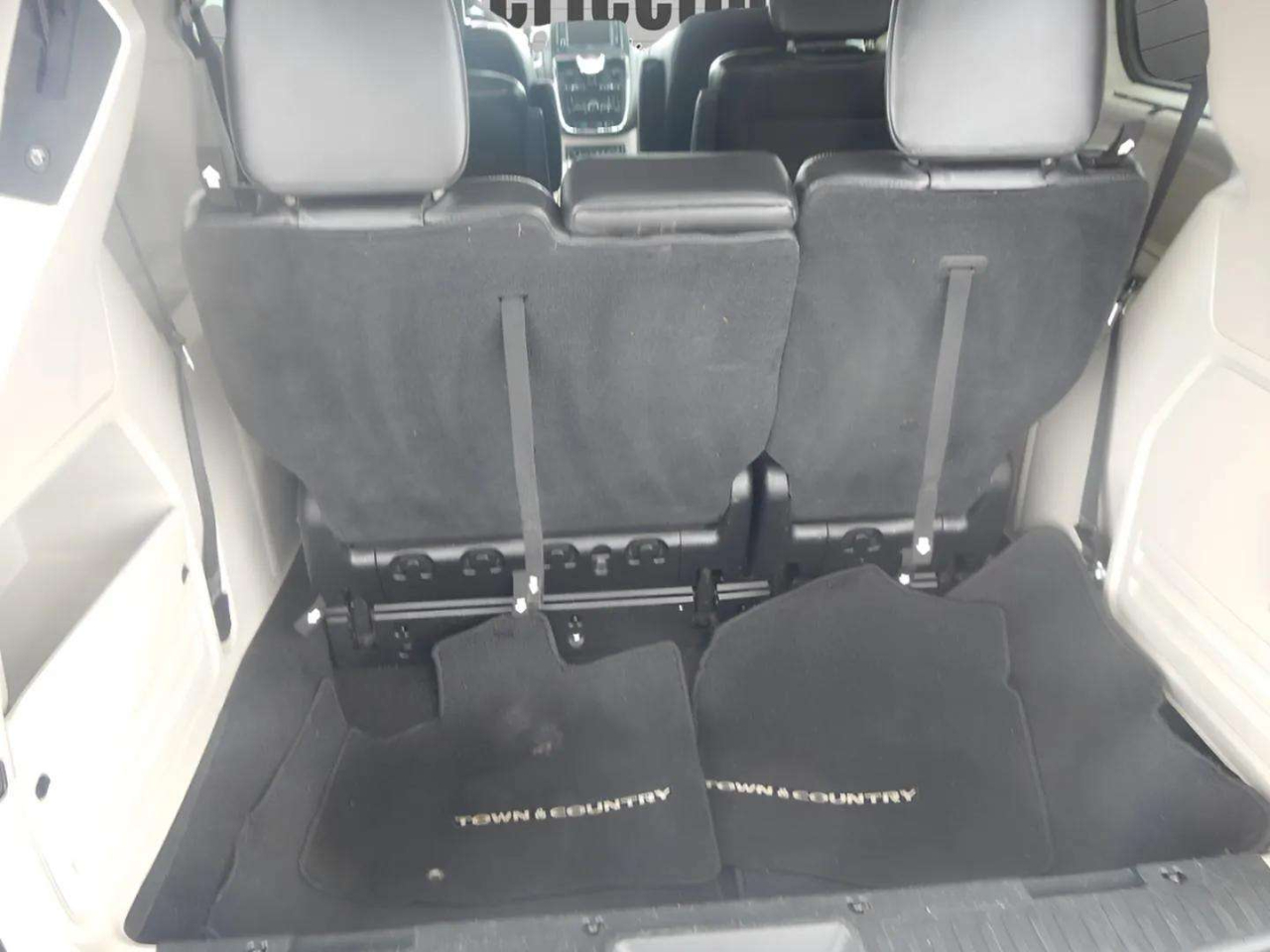 Chrysler Town & Country 4dr Wgn Touring-L 2011