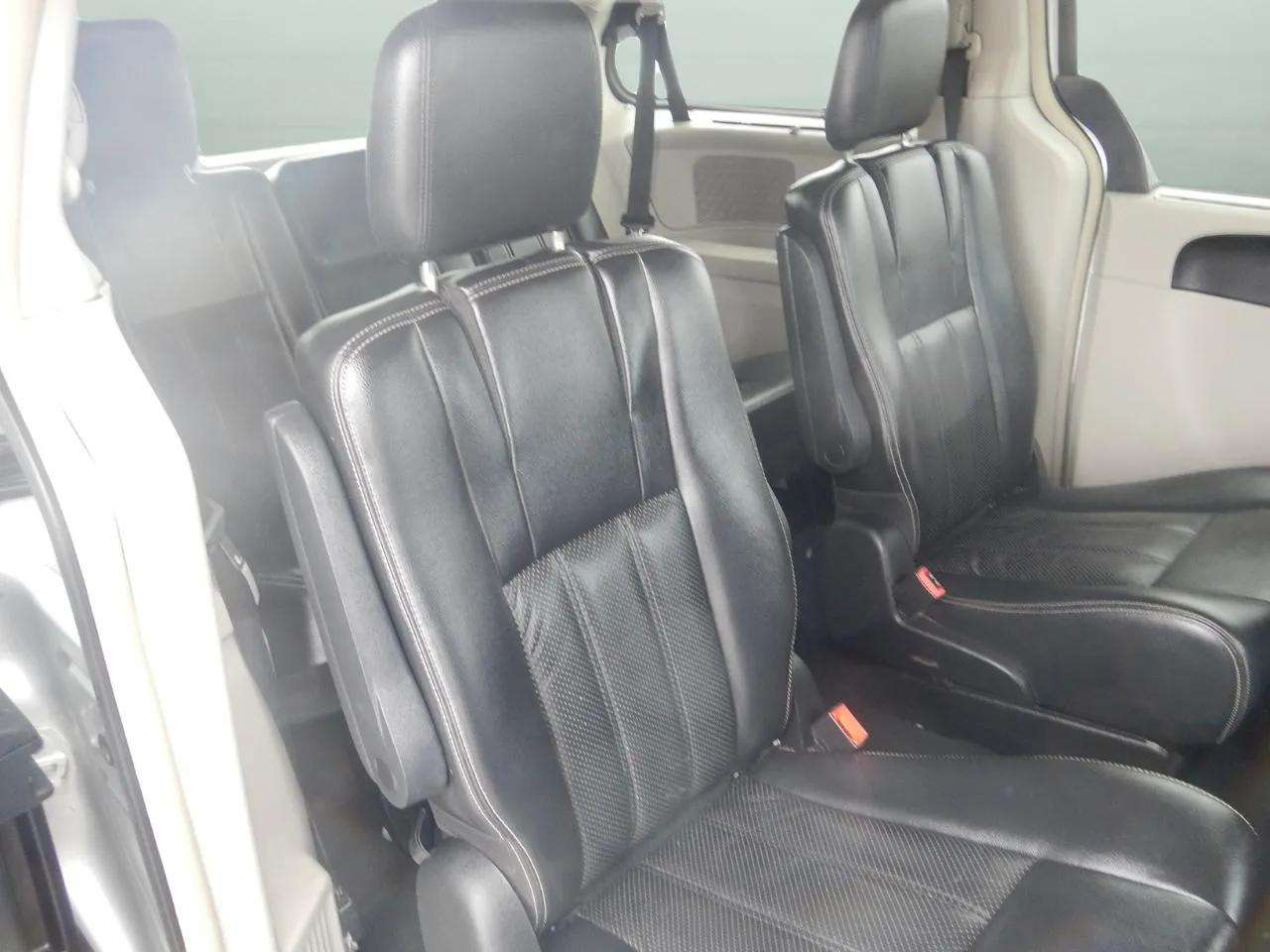 Chrysler Town & Country 4dr Wgn Touring-L 2011