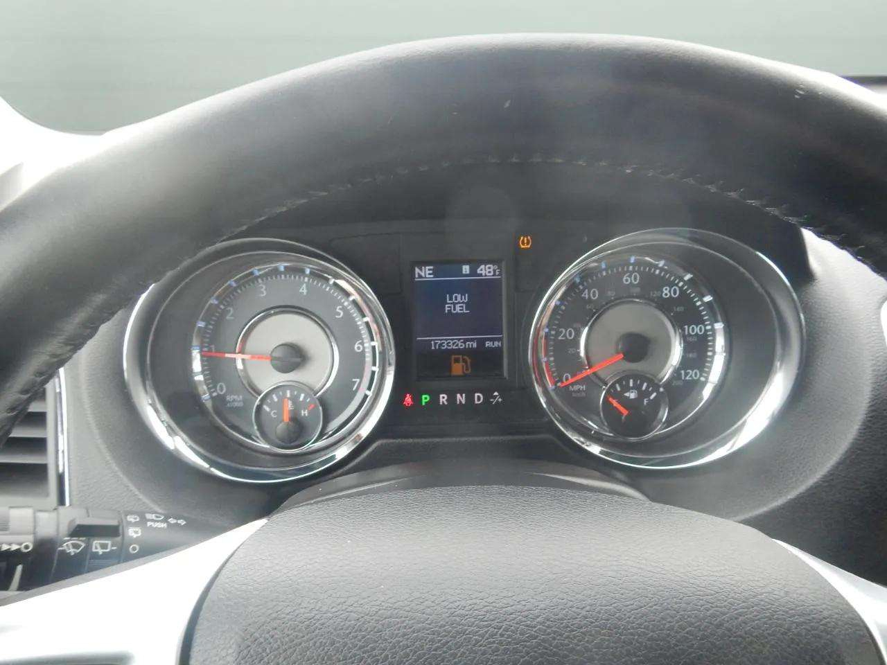 Chrysler Town & Country 4dr Wgn Touring-L 2011