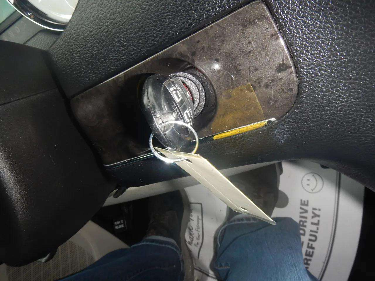 Chrysler Town & Country 4dr Wgn Touring-L 2011