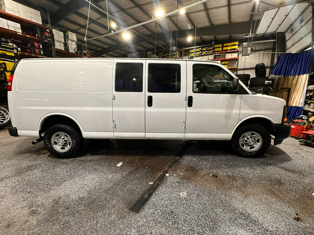 Chevrolet Express Cargo Van RWD 3500 155" 2017