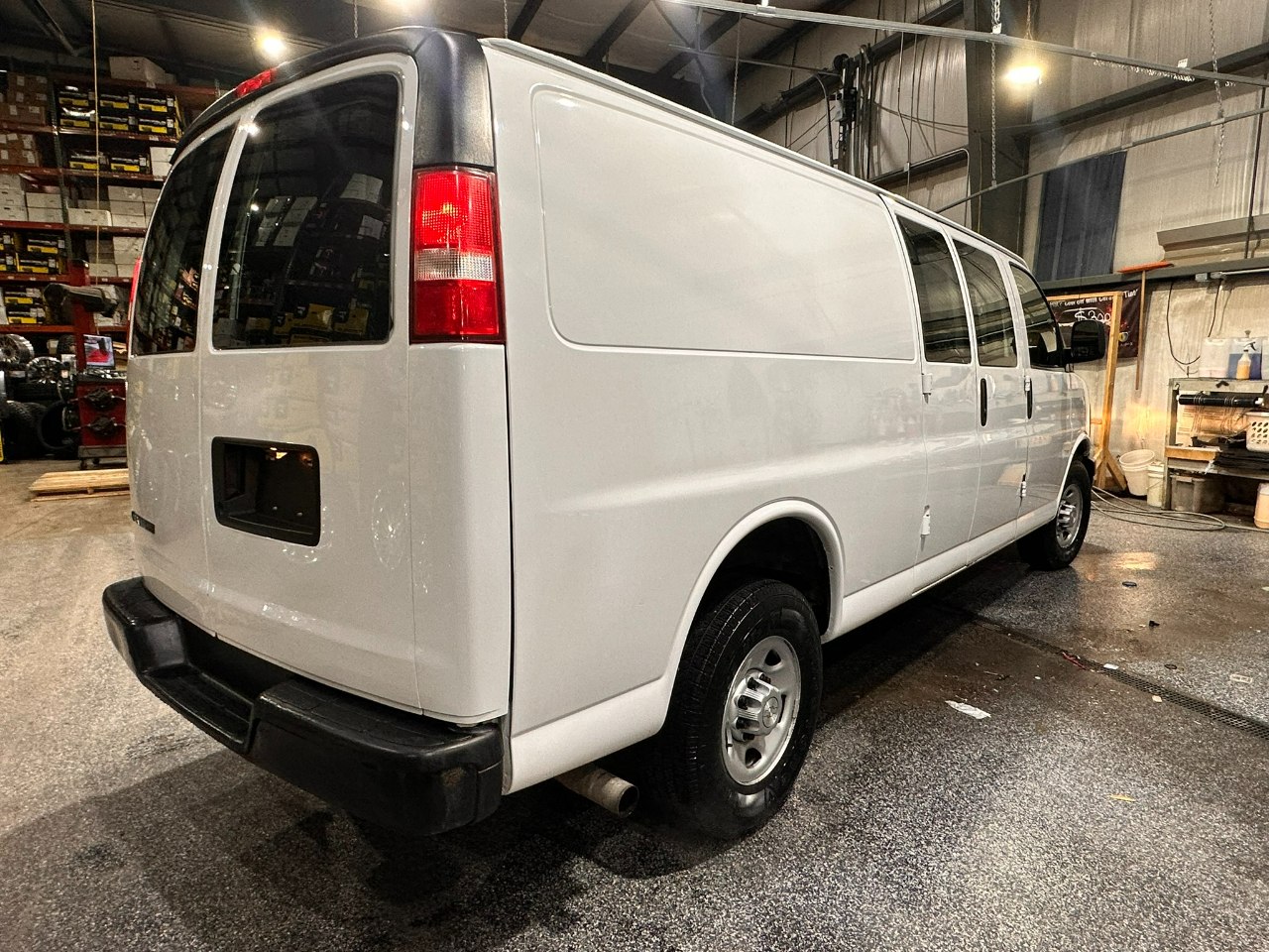 Chevrolet Express Cargo Van RWD 3500 155" 2017