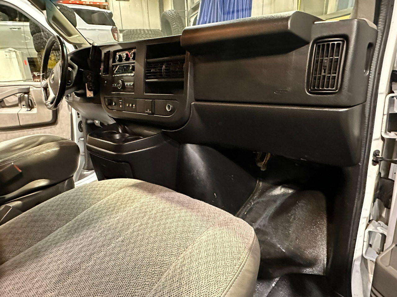 Chevrolet Express Cargo Van RWD 3500 155" 2017