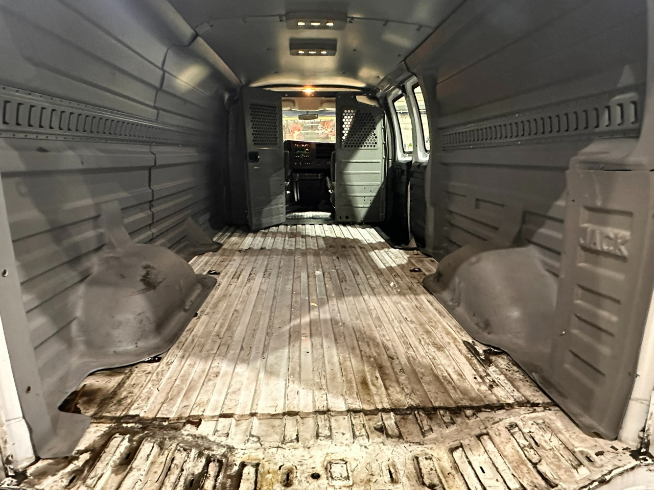 Chevrolet Express Cargo Van RWD 3500 155" 2017