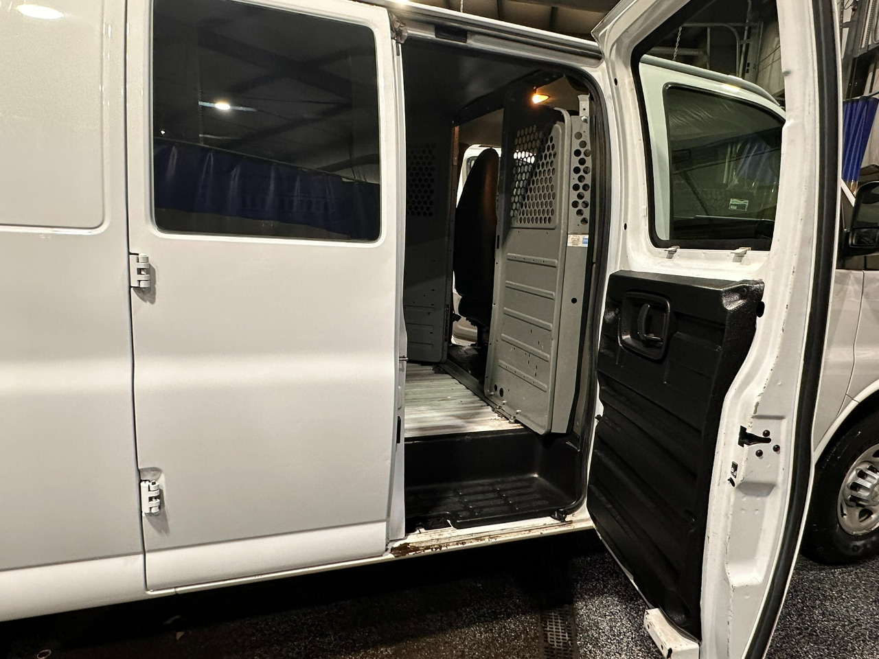 Chevrolet Express Cargo Van RWD 3500 155" 2017