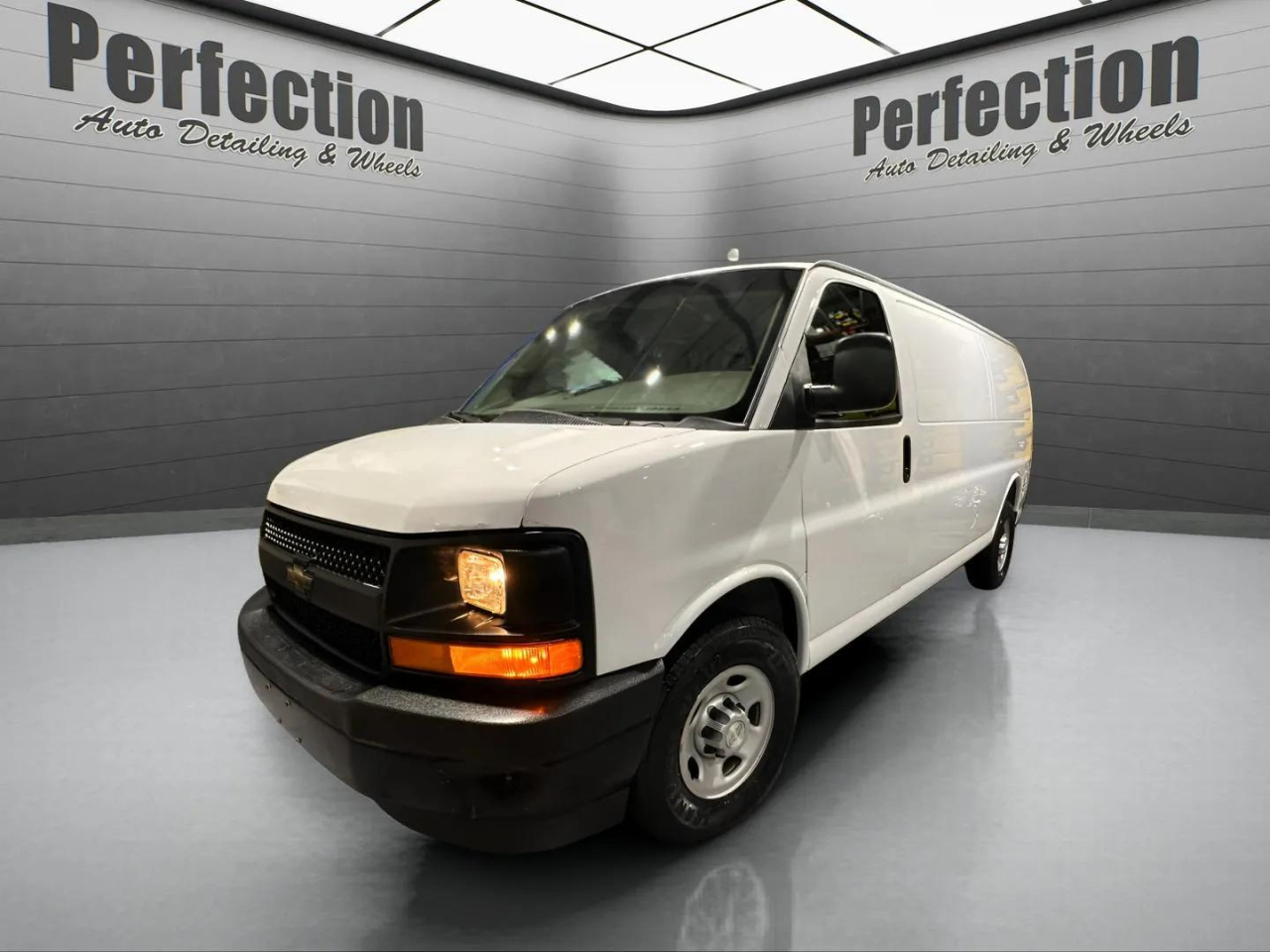 2017 Chevrolet Express Cargo Van RWD 3500 155"