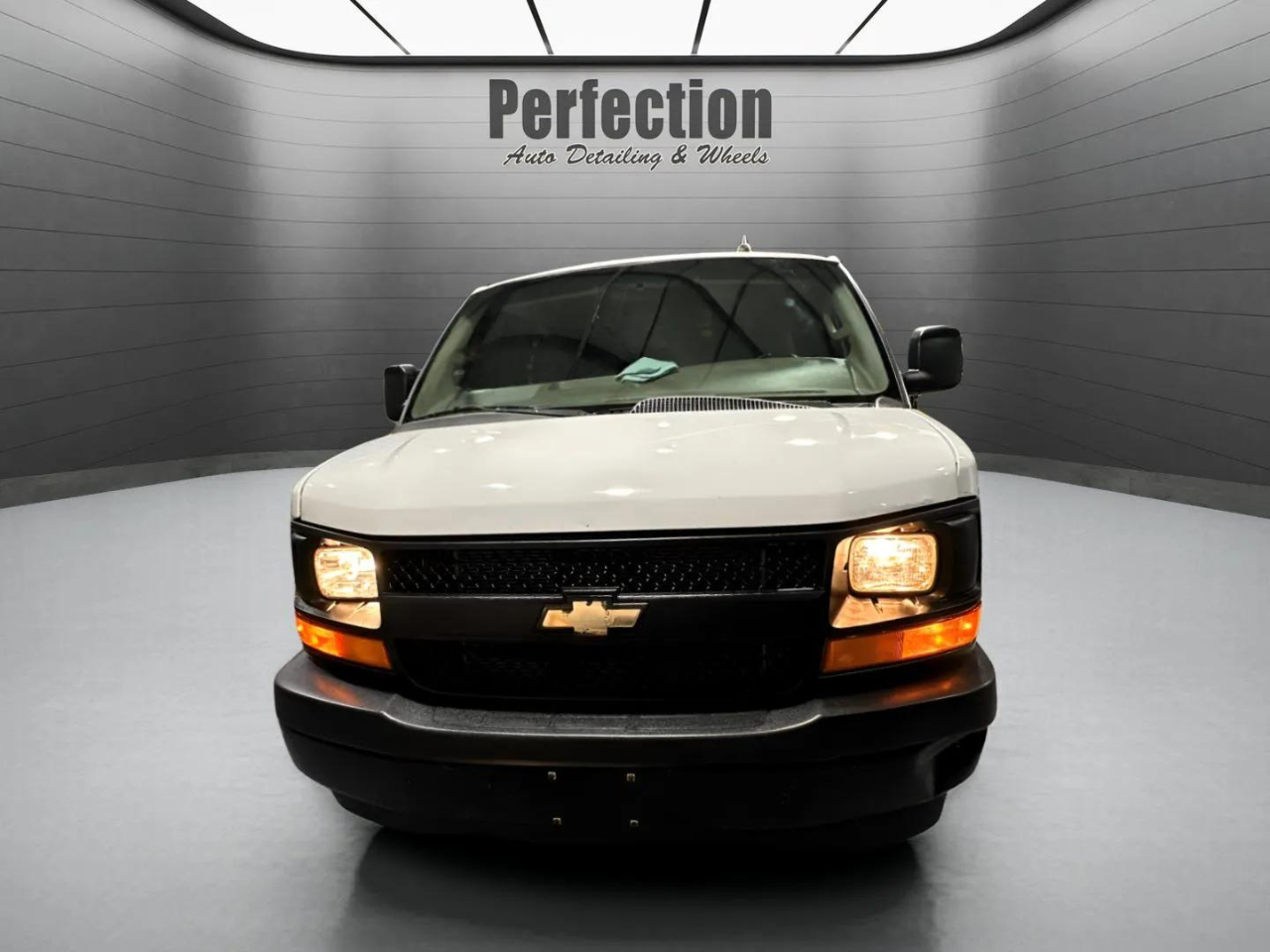 Chevrolet Express Cargo Van RWD 3500 155" 2017