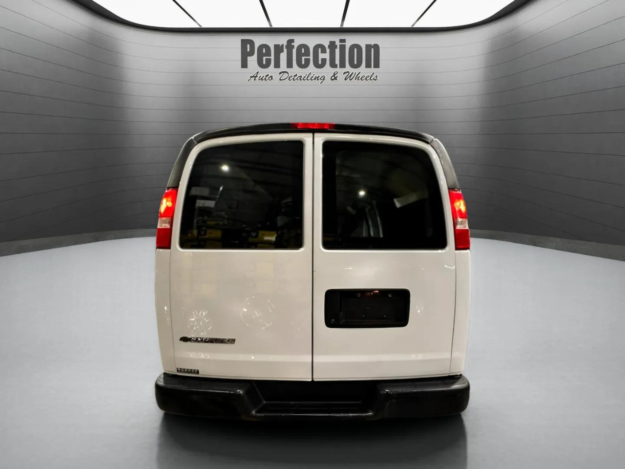 Chevrolet Express Cargo Van RWD 3500 155" 2017