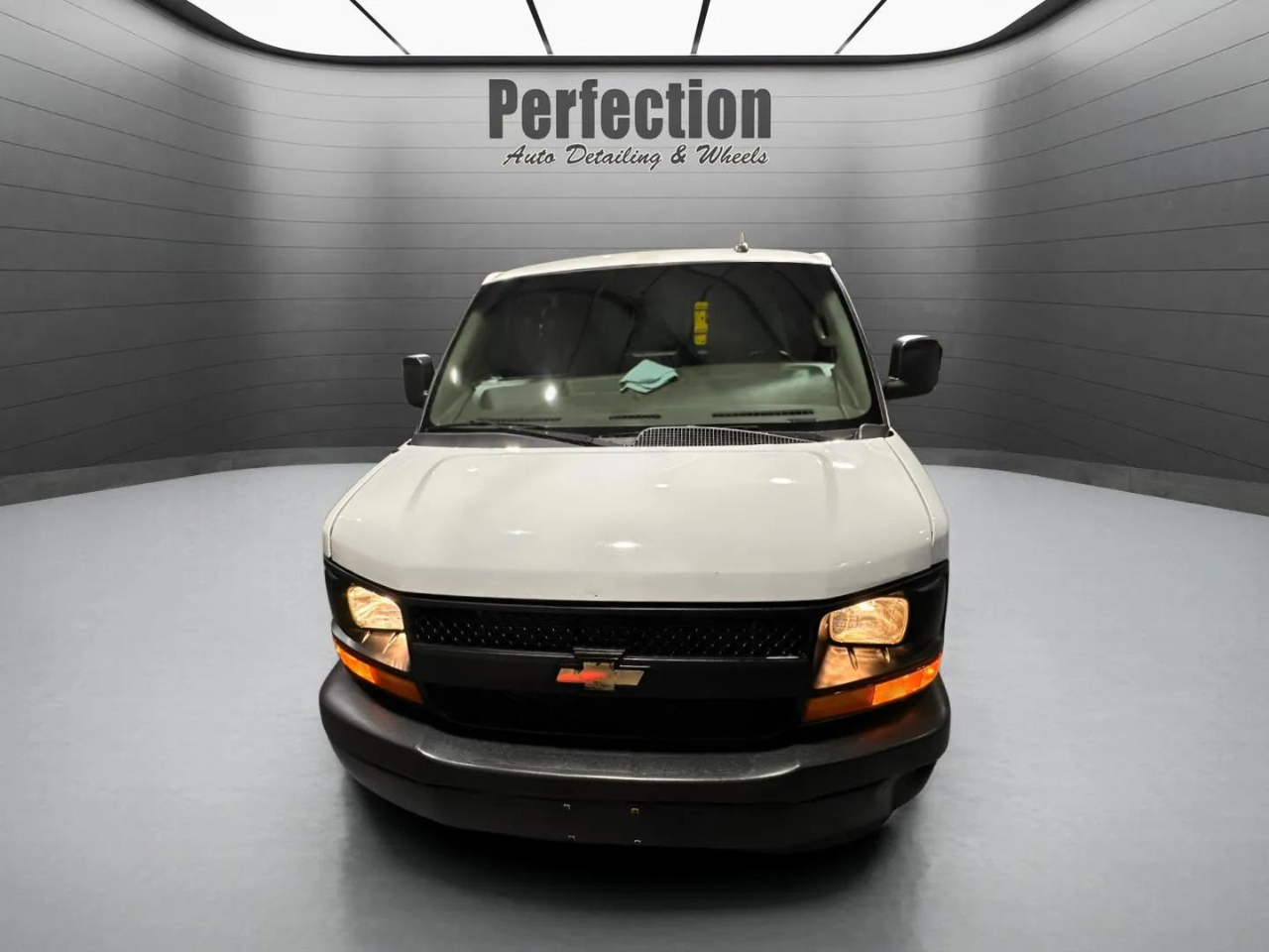 Chevrolet Express Cargo Van RWD 3500 155" 2017